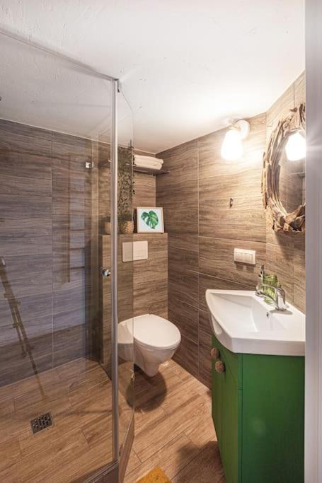 Butas Jungle In Center By Urban Rent *
