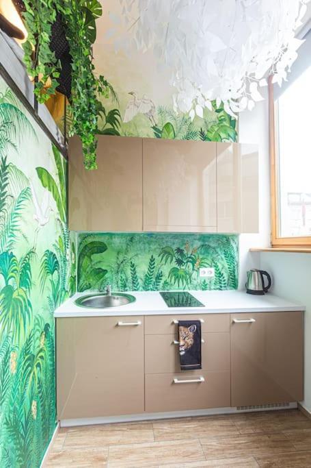 Jungle In Center By Urban Rent *